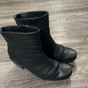 NOAT HELM BLACK ANGLE BOOTS SIZE 10